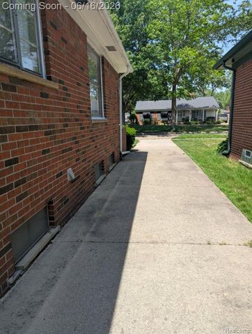 21708 Madison Street, St. Clair Shores, MI 48081