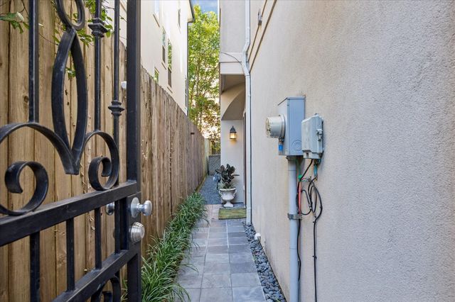 1712 Mcduffie Street, Houston, TX 77019