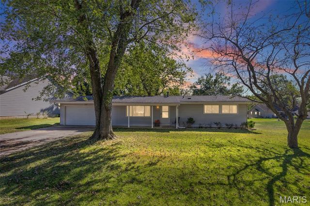 380 High Point Drive, Edwardsville, IL 62025