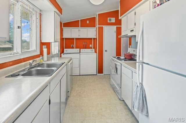 380 High Point Drive, Edwardsville, IL 62025