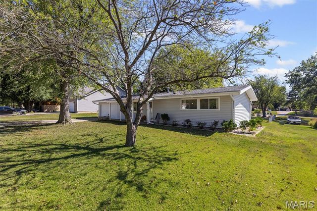 380 High Point Drive, Edwardsville, IL 62025