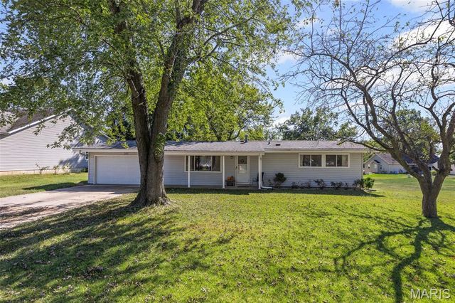 380 High Point Drive, Edwardsville, IL 62025