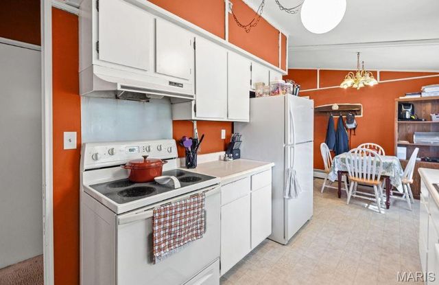 380 High Point Drive, Edwardsville, IL 62025