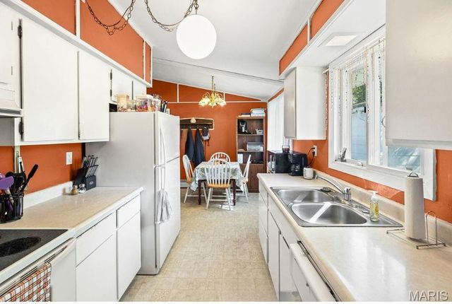 380 High Point Drive, Edwardsville, IL 62025