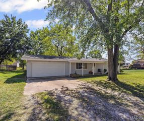 380 High Point Drive, Edwardsville, IL 62025