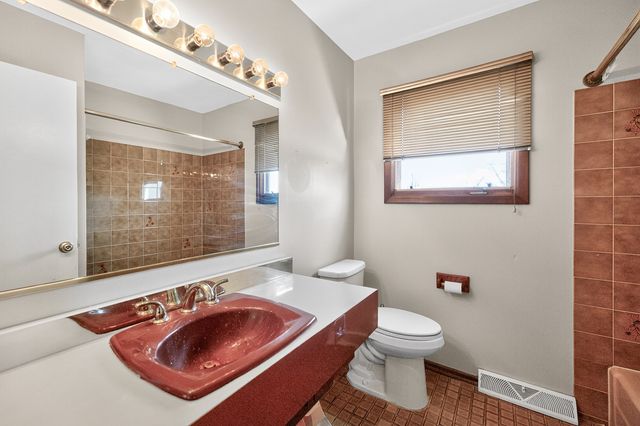 423 S Yale Avenue, Addison, IL 60101