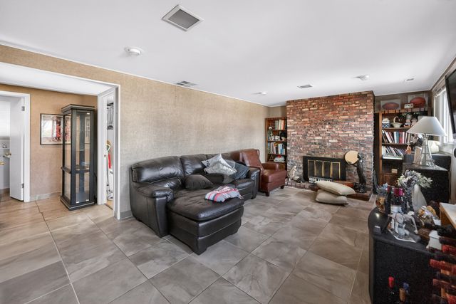 423 S Yale Avenue, Addison, IL 60101