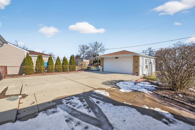423 S Yale Avenue, Addison, IL 60101