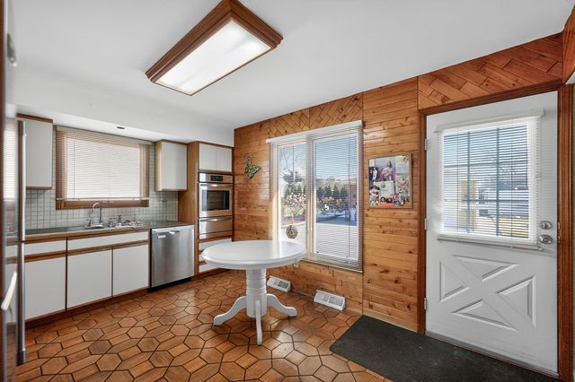 423 S Yale Avenue, Addison, IL 60101