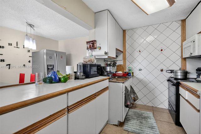 9678 Fontainebleau Blvd 411, Miami, FL 33172