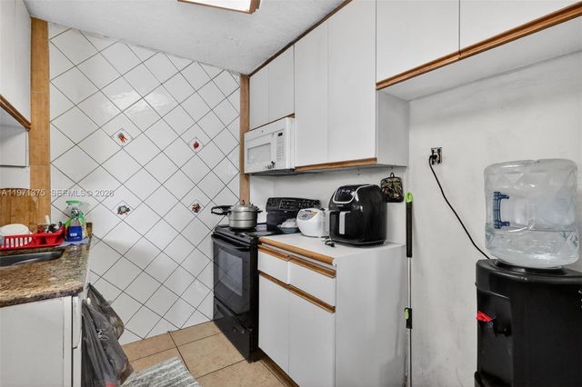 9678 Fontainebleau Blvd 411, Miami, FL 33172