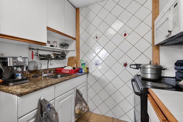 9678 Fontainebleau Blvd 411, Miami, FL 33172