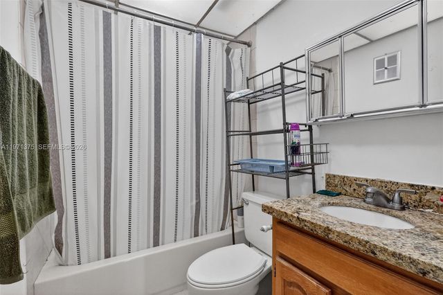 9678 Fontainebleau Blvd 411, Miami, FL 33172