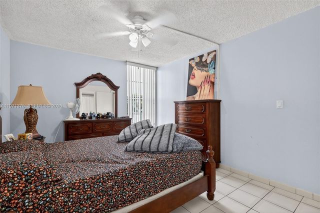 9678 Fontainebleau Blvd 411, Miami, FL 33172