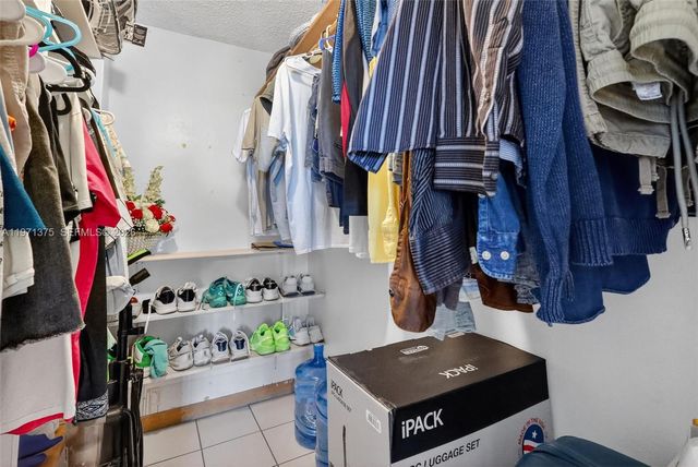 9678 Fontainebleau Blvd 411, Miami, FL 33172