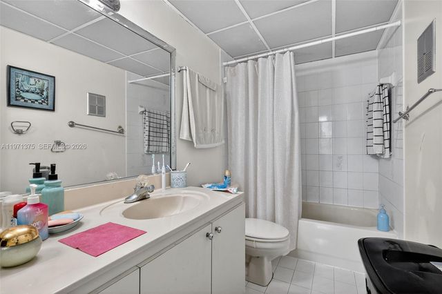 9678 Fontainebleau Blvd 411, Miami, FL 33172