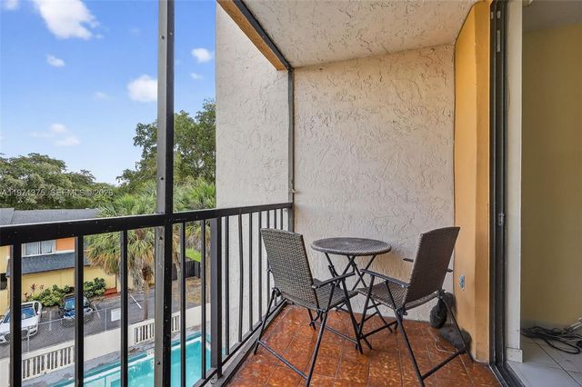 9678 Fontainebleau Blvd 411, Miami, FL 33172