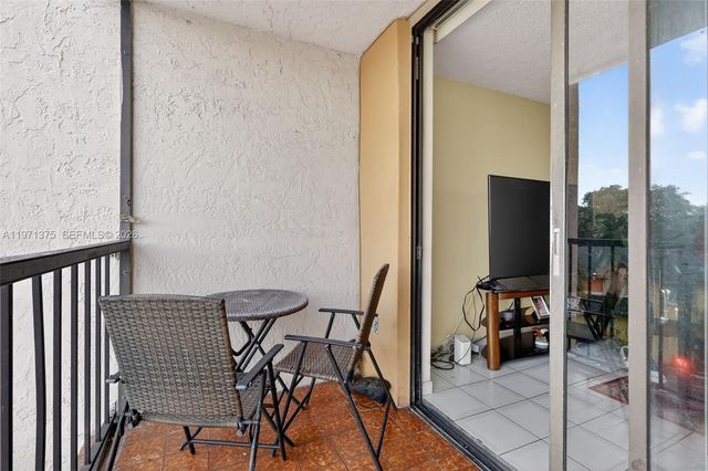 9678 Fontainebleau Blvd 411, Miami, FL 33172