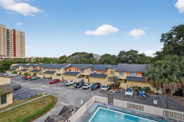 9678 Fontainebleau Blvd 411, Miami, FL 33172