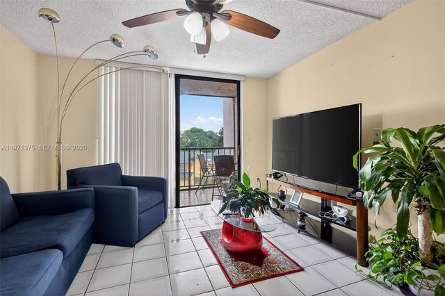 9678 Fontainebleau Blvd 411, Miami, FL 33172