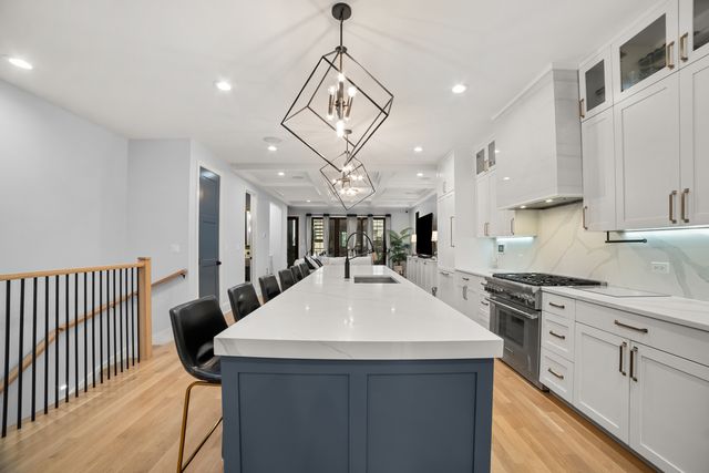 2254 W Roscoe Street 1, Chicago, IL 60618