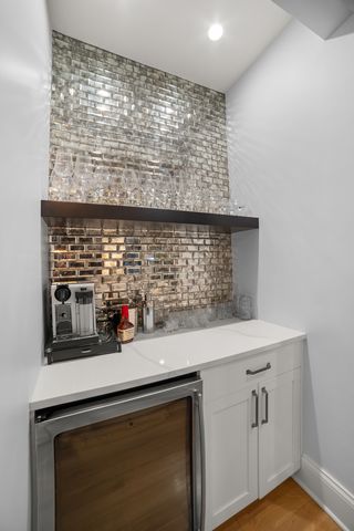 2254 W Roscoe Street 1, Chicago, IL 60618