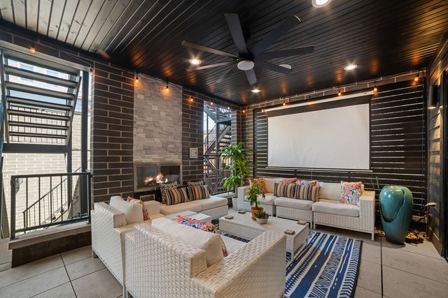 2254 W Roscoe Street 1, Chicago, IL 60618