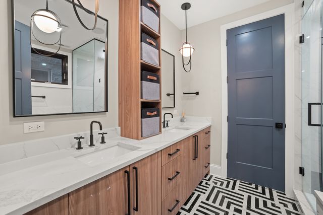 2254 W Roscoe Street 1, Chicago, IL 60618