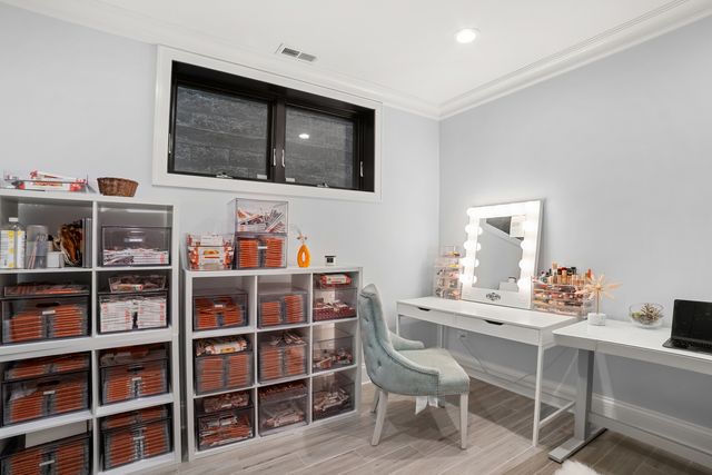 2254 W Roscoe Street 1, Chicago, IL 60618