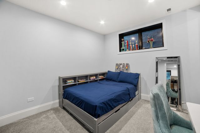 2254 W Roscoe Street 1, Chicago, IL 60618