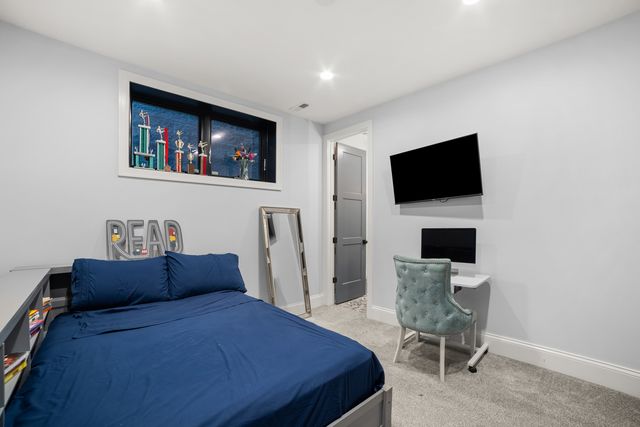 2254 W Roscoe Street 1, Chicago, IL 60618