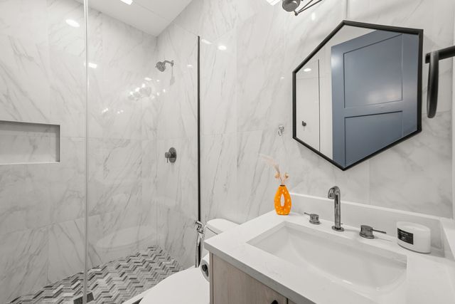 2254 W Roscoe Street 1, Chicago, IL 60618