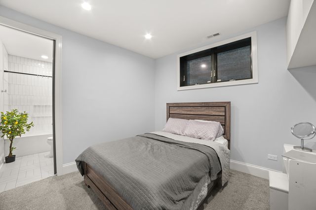 2254 W Roscoe Street 1, Chicago, IL 60618