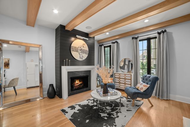 2254 W Roscoe Street 1, Chicago, IL 60618