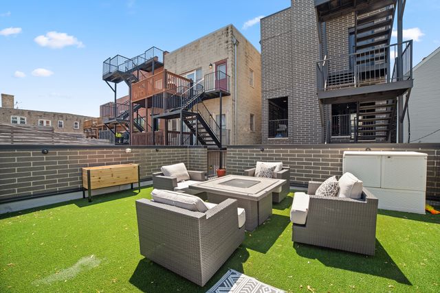 2254 W Roscoe Street 1, Chicago, IL 60618