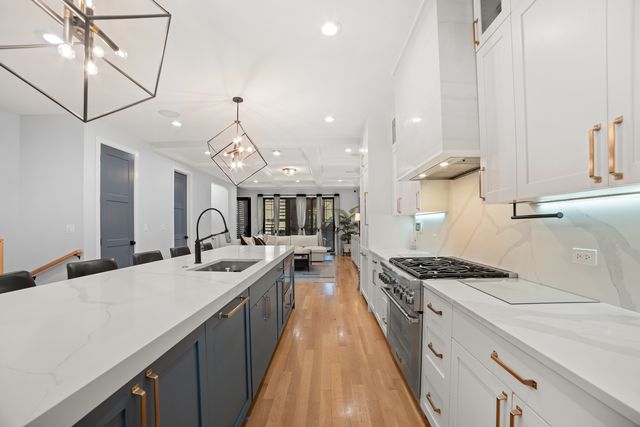 2254 W Roscoe Street 1, Chicago, IL 60618