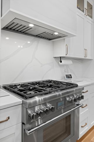 2254 W Roscoe Street 1, Chicago, IL 60618