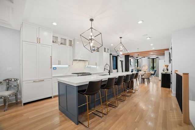 2254 W Roscoe Street 1, Chicago, IL 60618