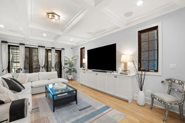 2254 W Roscoe Street 1, Chicago, IL 60618