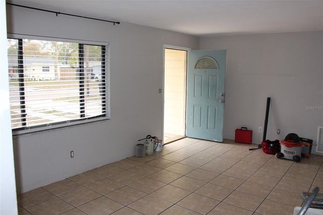 8120 7TH STREET N, St Petersburg, FL 33702