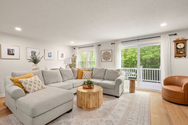 6 Laurelwood Dr 6, Hopedale, MA 01747