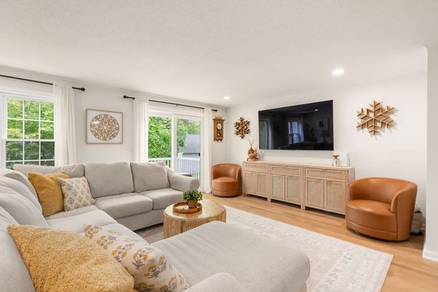 6 Laurelwood Dr 6, Hopedale, MA 01747