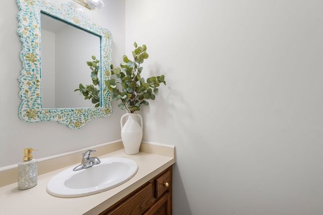 6 Laurelwood Dr 6, Hopedale, MA 01747