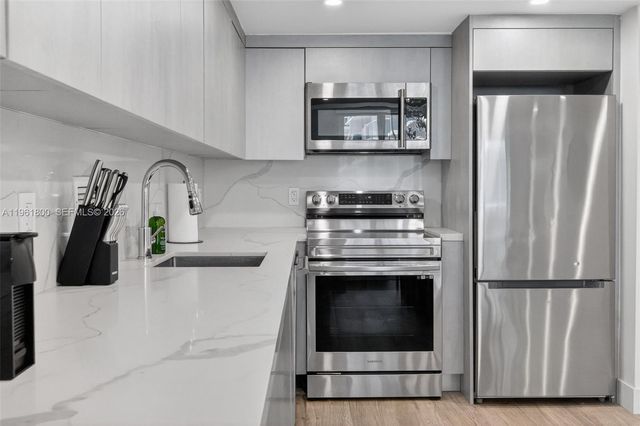 2301 Collins Ave 943, Miami Beach, FL 33139