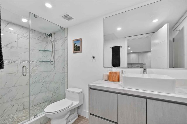 2301 Collins Ave 943, Miami Beach, FL 33139