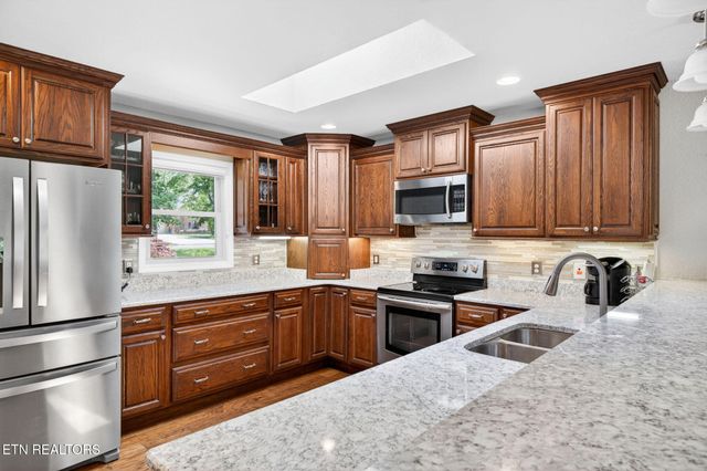 657 Lakeview Drive, Crossville, TN 38558