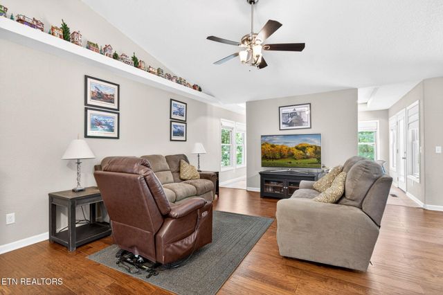 657 Lakeview Drive, Crossville, TN 38558