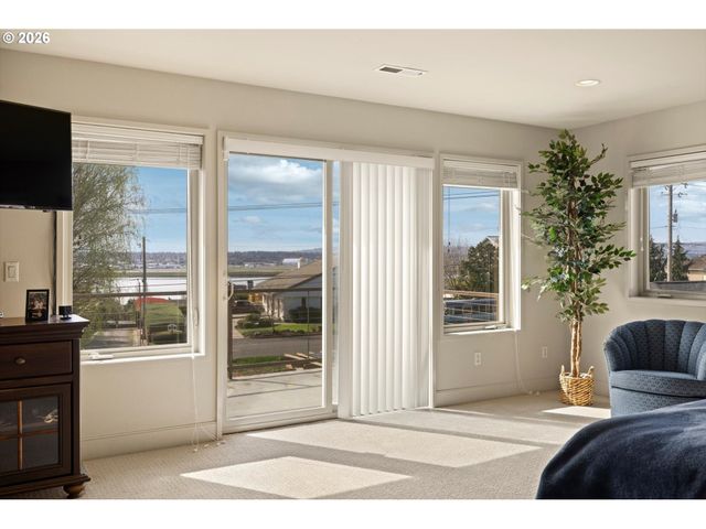 8008 Se EVERGREEN Hwy, Vancouver, WA 98664