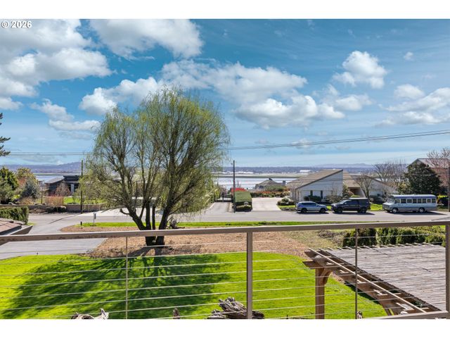 8008 Se EVERGREEN Hwy, Vancouver, WA 98664