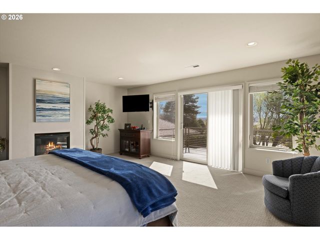 8008 Se EVERGREEN Hwy, Vancouver, WA 98664